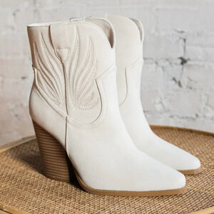 Qupid Beige Distressed Western Cowboy Block Heel Ankle Booties Boots New